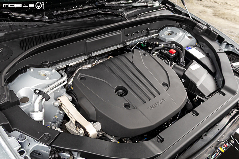 Volvo 小改款 XC60 B5 試駕｜保留核心優勢，高級感再強化！