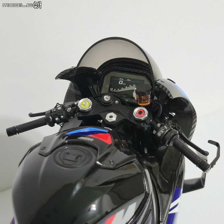 點我看大圖 🔧【模型新手也能輕鬆組 Part5】🏍️ 1/9 MENG MT-009S 1/9 BMW M1000RR 悅色版