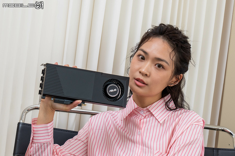 華碩 TURBO Radeon AI PRO R9700 32GB 繪圖卡開箱實測 以大容量記憶體提供更多 AI 應用執行空間