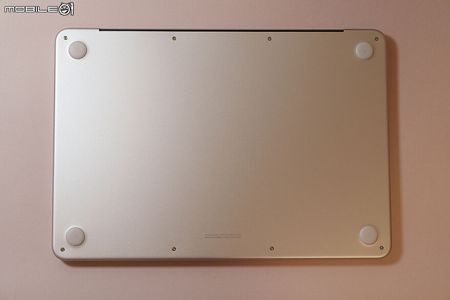 Apple MacBook Neo 開箱初步測試｜挑戰入門級筆電的超高 CP 值之作