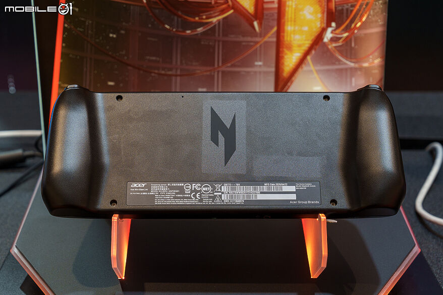 【Computex 2026】Acer Predator Atlas 8 實機動手玩 Intel Arc G3 Extreme 處理器帶來效能大升級