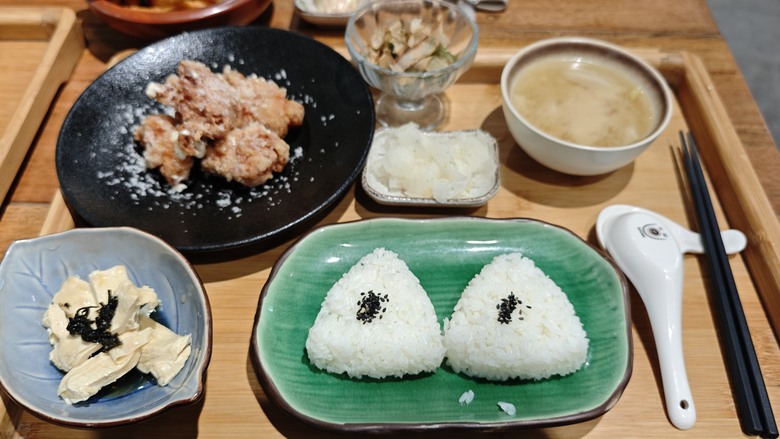 北海岸一日遊 - 金山享魚路午餐 / 金山老街閒逛 / 陽明山天籟飯店泡溫泉 / 老梅綠石槽觀景