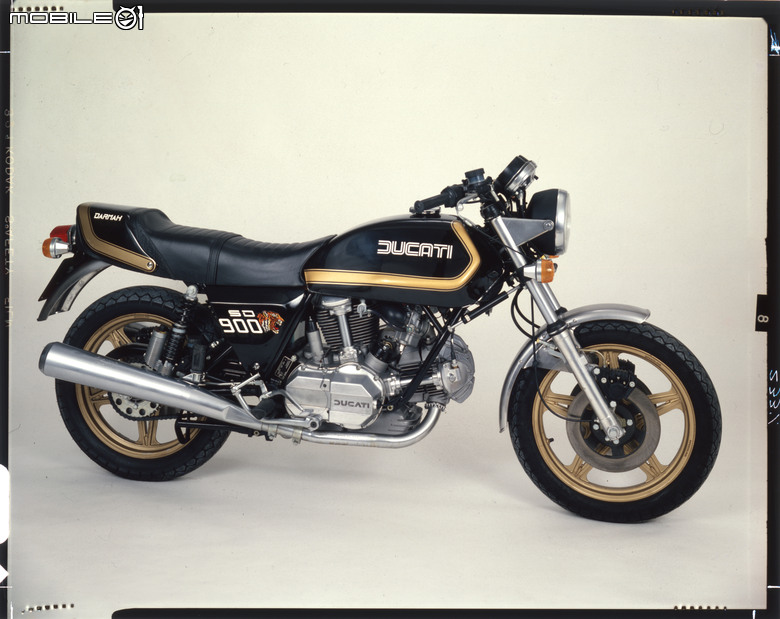 點我看大圖 DUCATI 百週年十款歷史經典賽車塗裝限量登場!Collezione 100特殊版本發表!