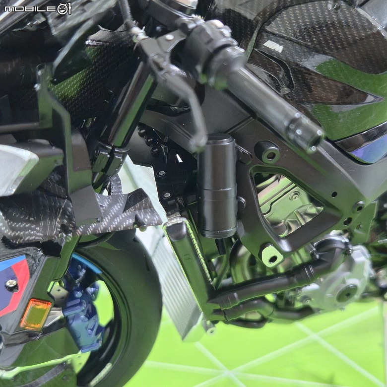 點我看大圖 🔧【模型新手也能輕鬆組 Part5】🏍️ 1/9 MENG MT-009S 1/9 BMW M1000RR 悅色版