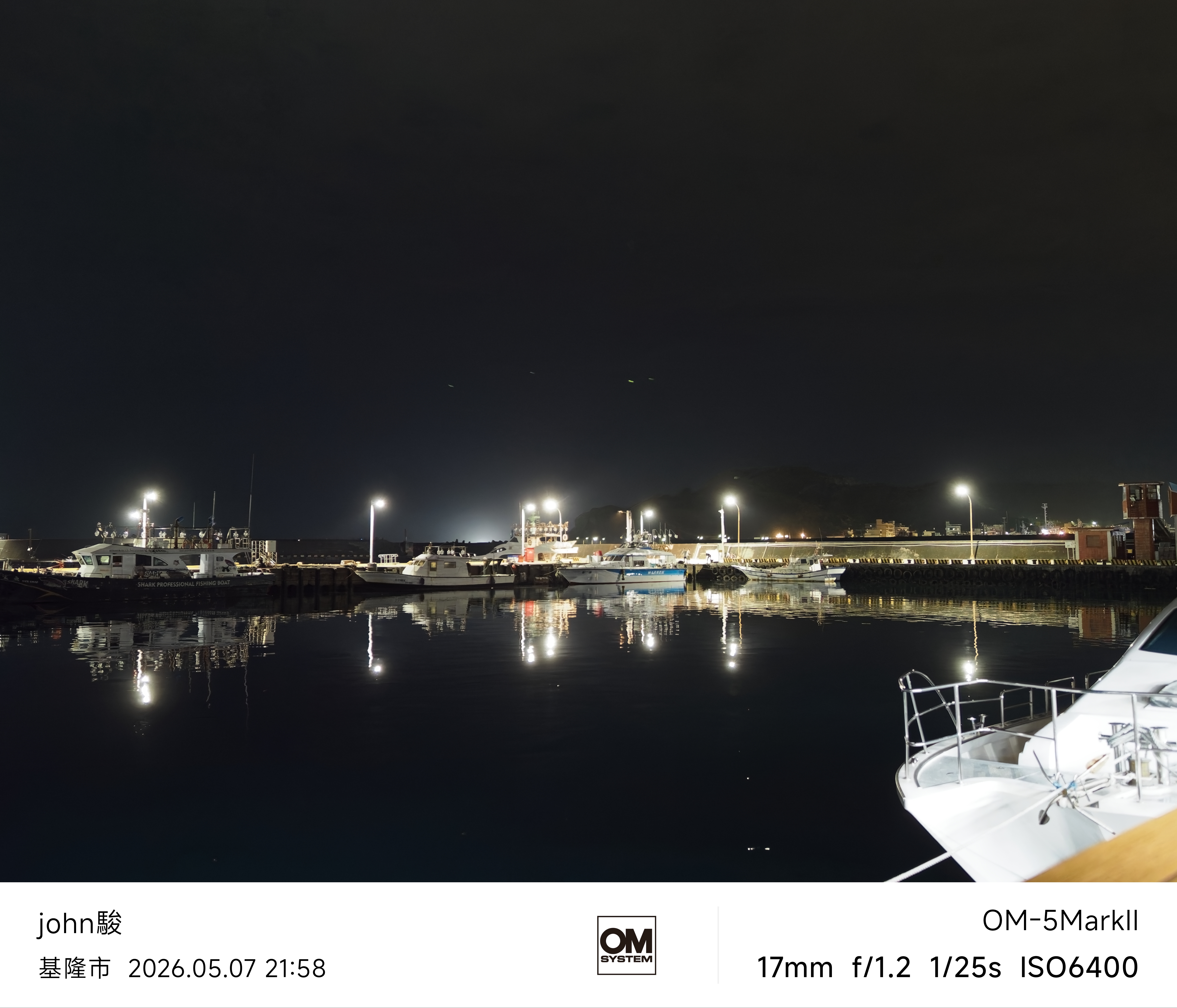 om 25mm f1.2 pro vs 松下 25mm f1.4