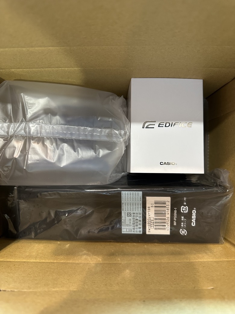 ［開箱］CASIO的創新與經典,機械錶和電子錶雙重衝擊。EFK-110D-2A加DW-6900JV-1DR