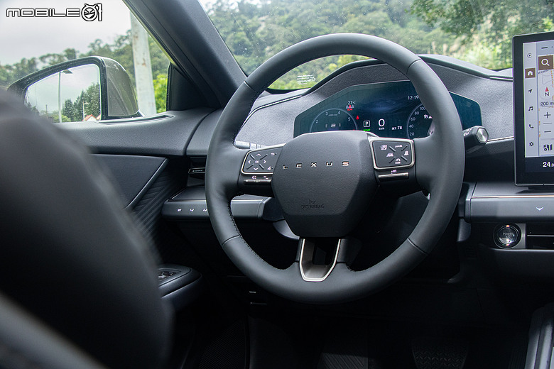 Lexus ES 300h 頂級版試駕｜省油、省稅都有感，掌握銷量密碼的超級王牌！