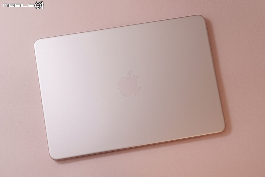 Apple MacBook Neo 開箱初步測試｜挑戰入門級筆電的超高 CP 值之作