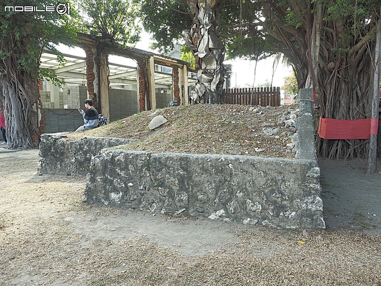 駁二藝術特區(蓬萊倉庫、大勇倉庫、大義倉庫)、大港橋、哈瑪星台灣鐵道館、典藏駁二餐廳 ARTCO、李家圓仔湯 — 冬日高雄港濱散策 駁二篇