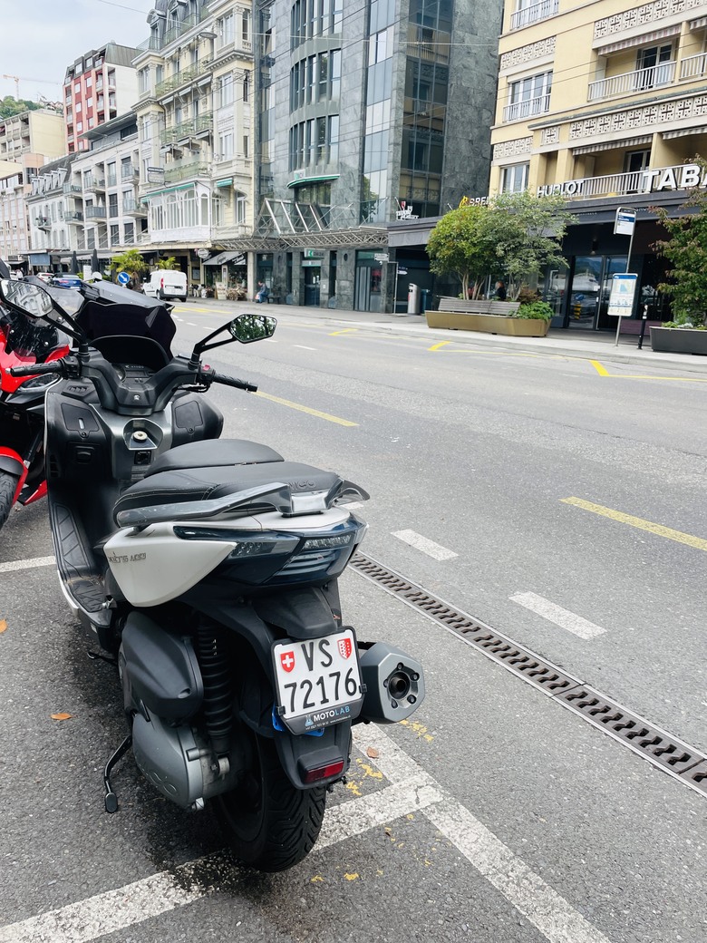 日內瓦湖旁的台灣機車...