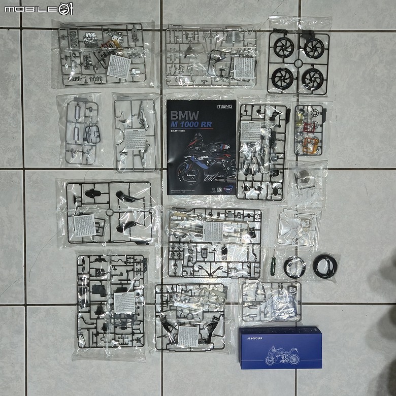 點我看大圖 🔧【模型新手也能輕鬆組 Part5】🏍️ 1/9 MENG MT-009S 1/9 BMW M1000RR 悅色版