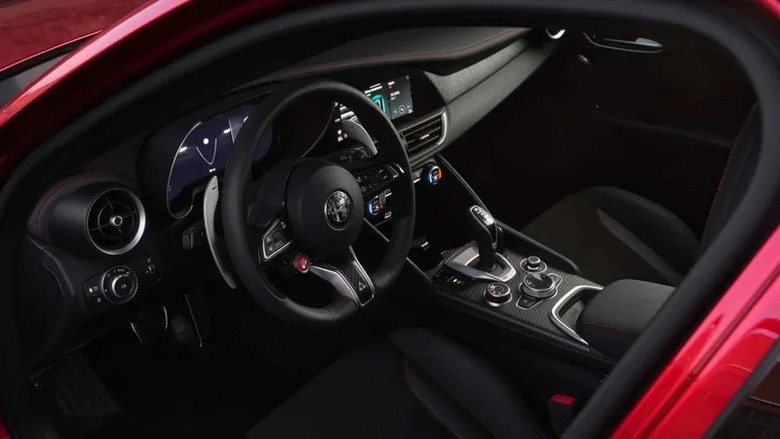 Alfa Romeo 轉向油電並行 坦言全球市場尚未準備好全面接納EV