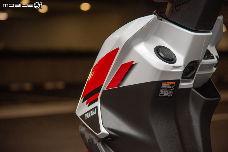 點我看大圖 YAMAHA 七代勁戰 CygnusXR 七十周年特仕版開箱|限量一千兩百台的速度鏈塊來襲!