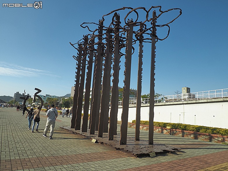駁二藝術特區(蓬萊倉庫、大勇倉庫、大義倉庫)、大港橋、哈瑪星台灣鐵道館、典藏駁二餐廳 ARTCO、李家圓仔湯 — 冬日高雄港濱散策 駁二篇