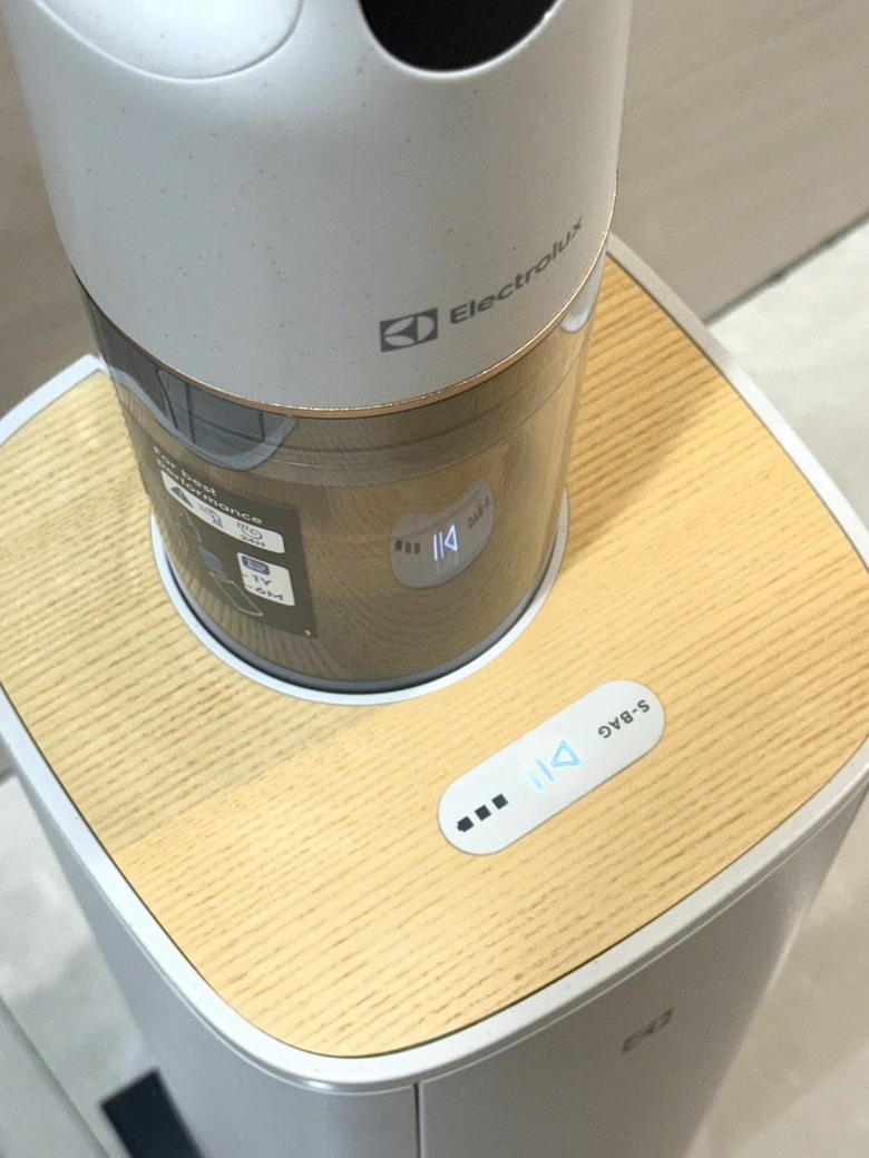 開箱心得！伊萊克斯極淨塔Plus 900系列自動集塵吸塵器