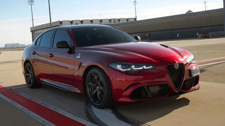 Alfa Romeo 轉向油電並行 坦言全球市場尚未準備好全面接納EV