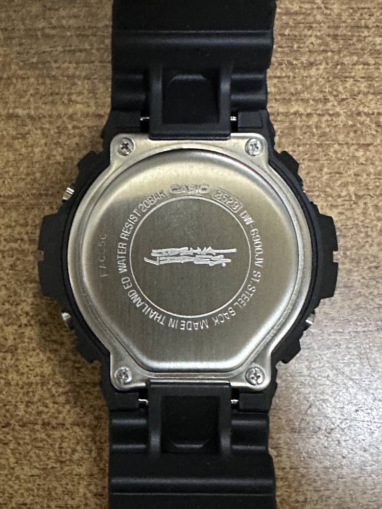［開箱］CASIO的創新與經典,機械錶和電子錶雙重衝擊。EFK-110D-2A加DW-6900JV-1DR