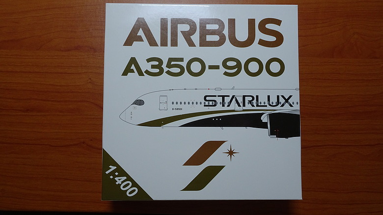 【開箱】1/400 金屬客機模型