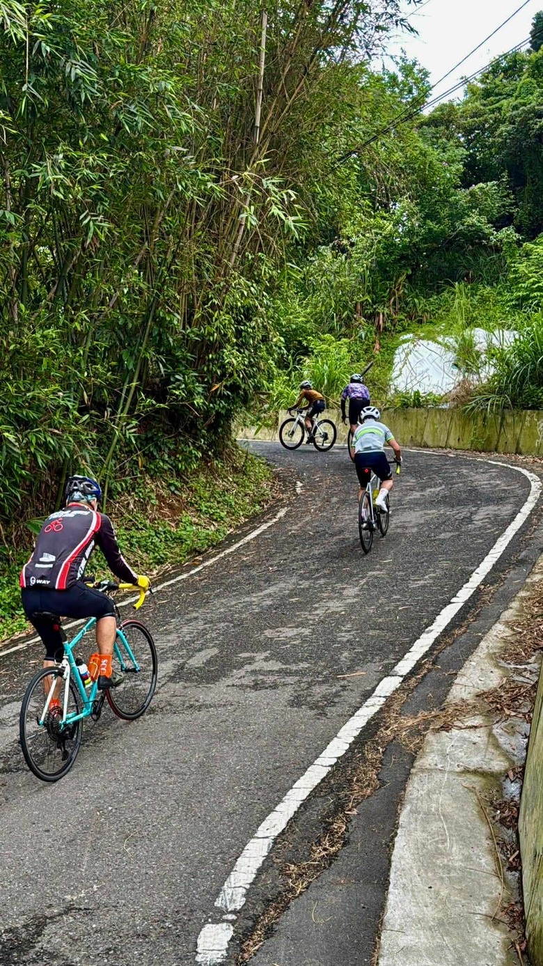 跟著SCC車隊賴神順騎如來神掌，KHS vitamin E輕旅行