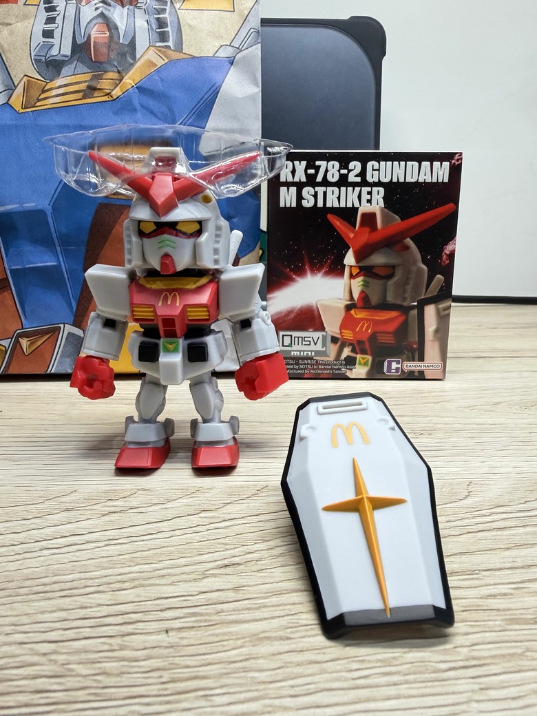 為了鋼彈我又吃麥當勞了…RX-78-2 聯名公仔快速開箱