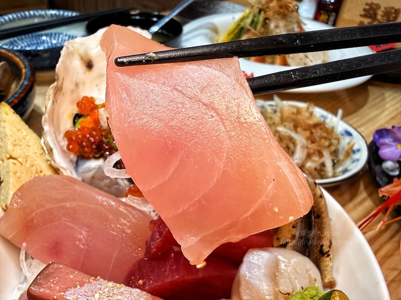 平價日本料理，生熟丼、刺身、炸烤物，無低消續飯湯吃到飽、壽星送生魚片蛋糕，寵物友善