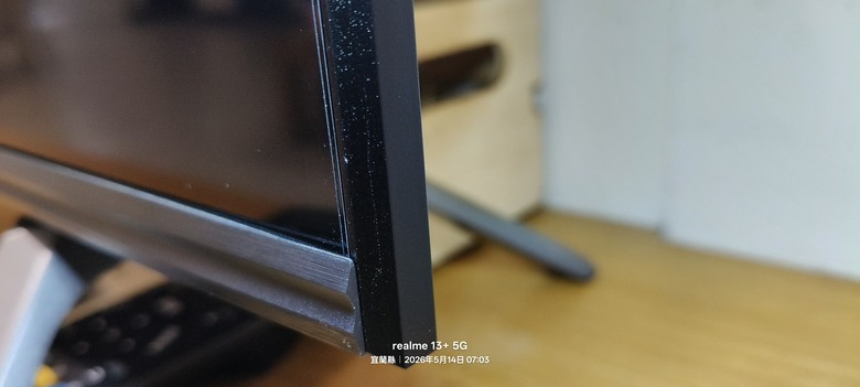 新的JVC 65XM 有螢幕保護膜嗎？