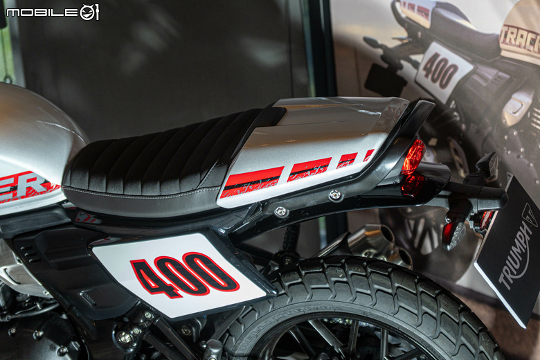 點我看大圖 【採訪】2026 Triumph Tracker 400 建議售價:209,800元,為街頭而生的賽道靈魂。