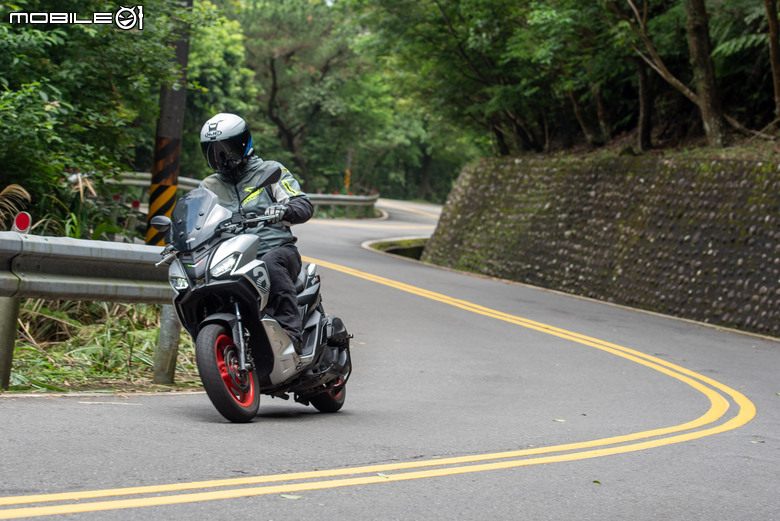Aprilia SR-GT試駕報告｜沒踏板但很好玩！歐系速克達老車新試！