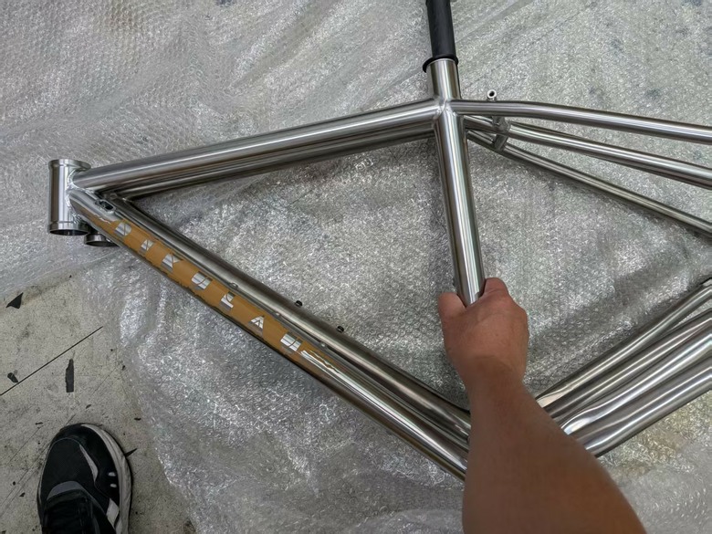 雲豹 新 不鏽鋼 gravel 車架開箱~