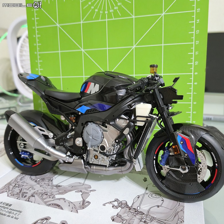 點我看大圖 🔧【模型新手也能輕鬆組 Part5】🏍️ 1/9 MENG MT-009S 1/9 BMW M1000RR 悅色版