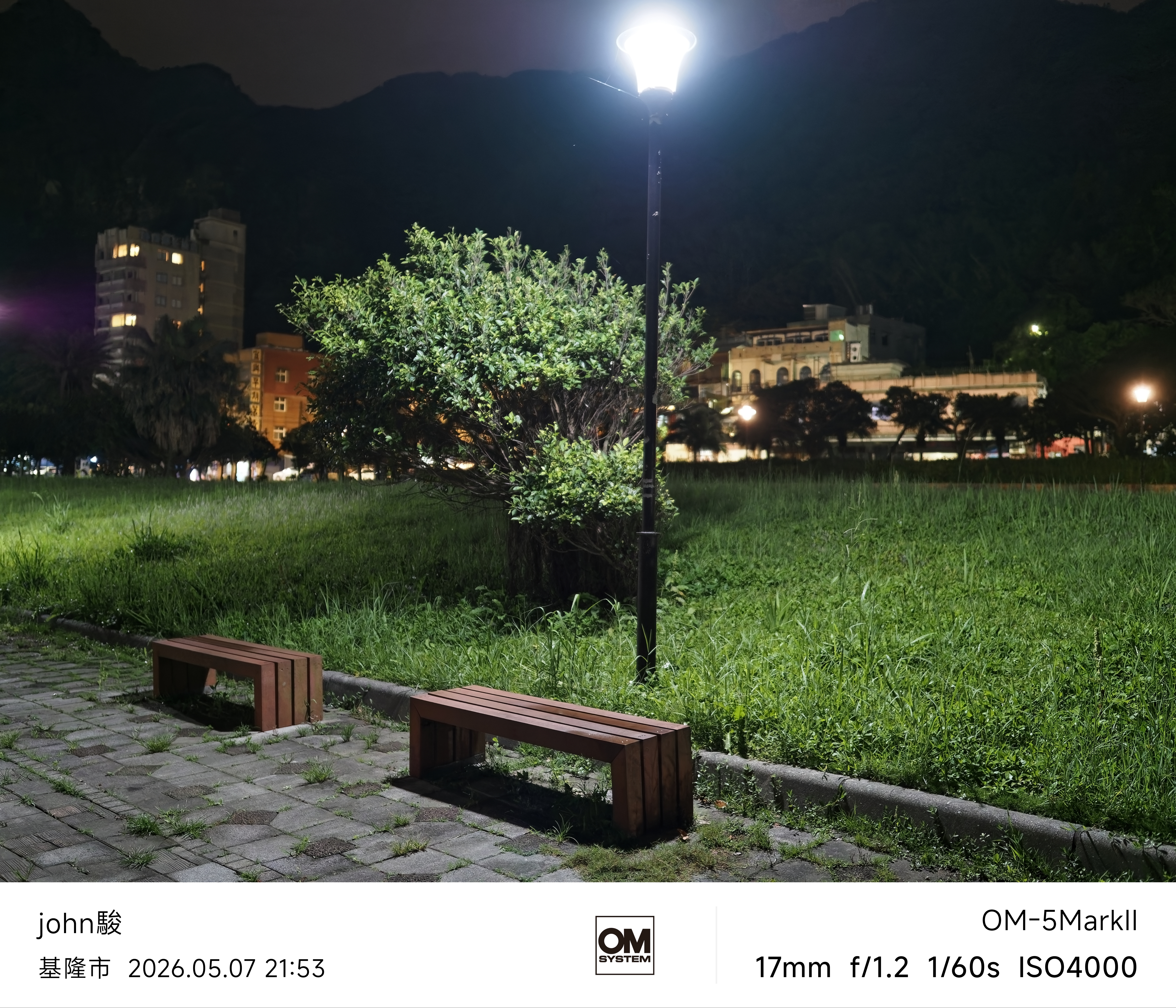 om 25mm f1.2 pro vs 松下 25mm f1.4