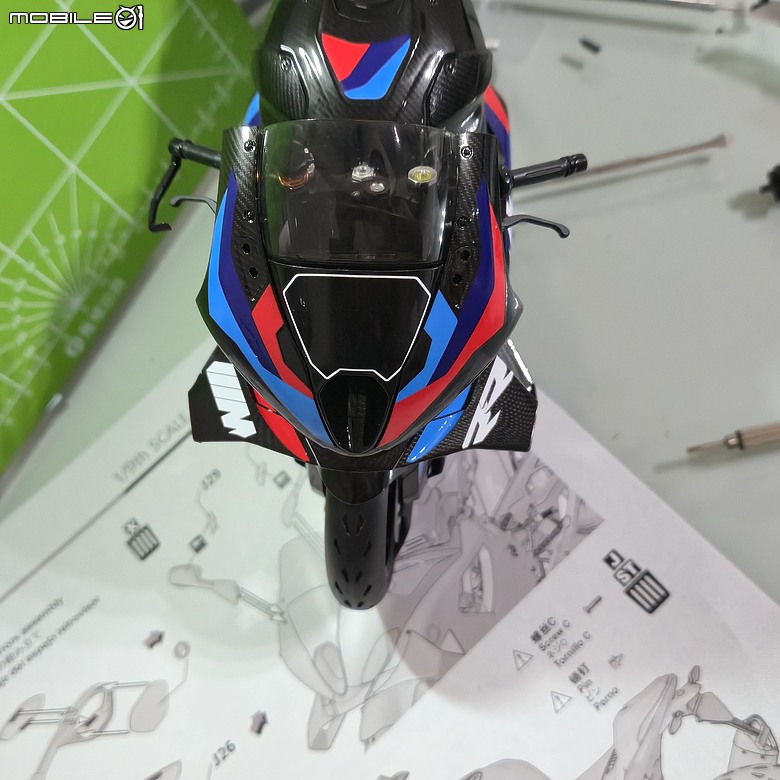 點我看大圖 🔧【模型新手也能輕鬆組 Part5】🏍️ 1/9 MENG MT-009S 1/9 BMW M1000RR 悅色版