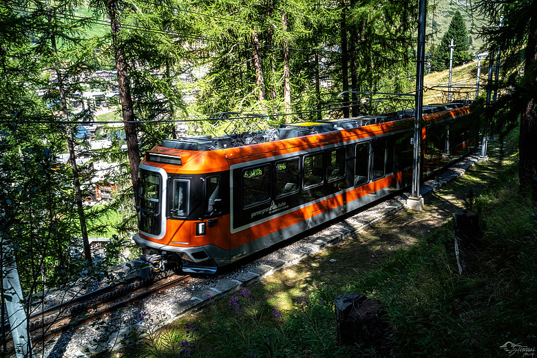 點我看大圖 2024瑞士義大利山脈之旅之11-2、0823 Gornergrat到Zermatt