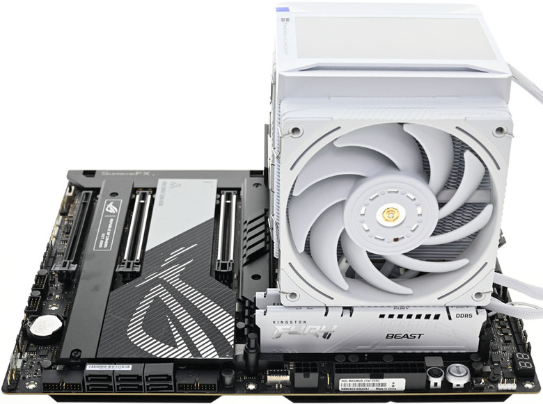 THERMALRIGHT索摩樂PEERLESS ASSASSIN 120 VISION MAX ARGB WHITE散熱器開箱