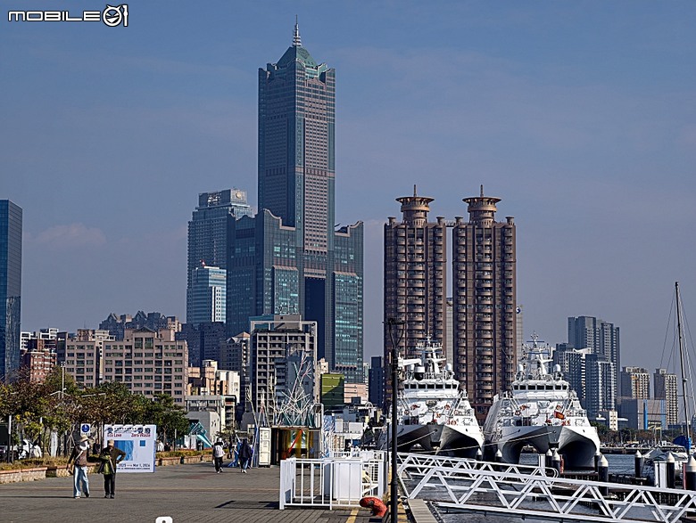 駁二藝術特區(蓬萊倉庫、大勇倉庫、大義倉庫)、大港橋、哈瑪星台灣鐵道館、典藏駁二餐廳 ARTCO、李家圓仔湯 — 冬日高雄港濱散策 駁二篇