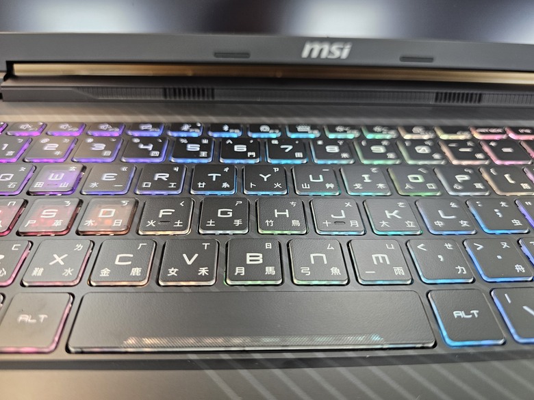 MSI Raider 16 HX B2WH-026TW 新工作伙伴開箱