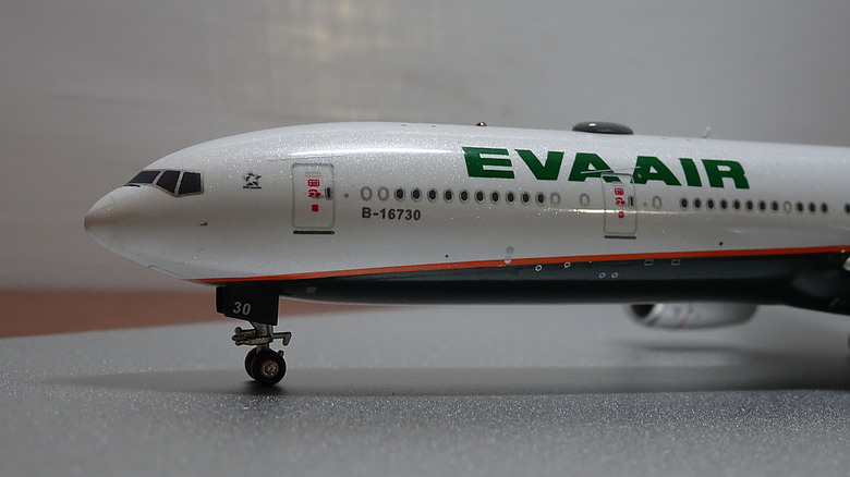 【開箱】1/400 金屬客機模型