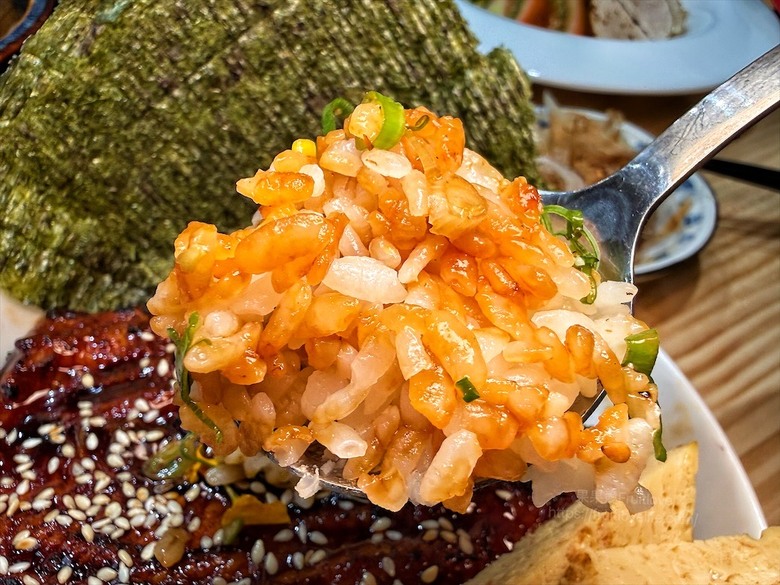 平價日本料理，生熟丼、刺身、炸烤物，無低消續飯湯吃到飽、壽星送生魚片蛋糕，寵物友善