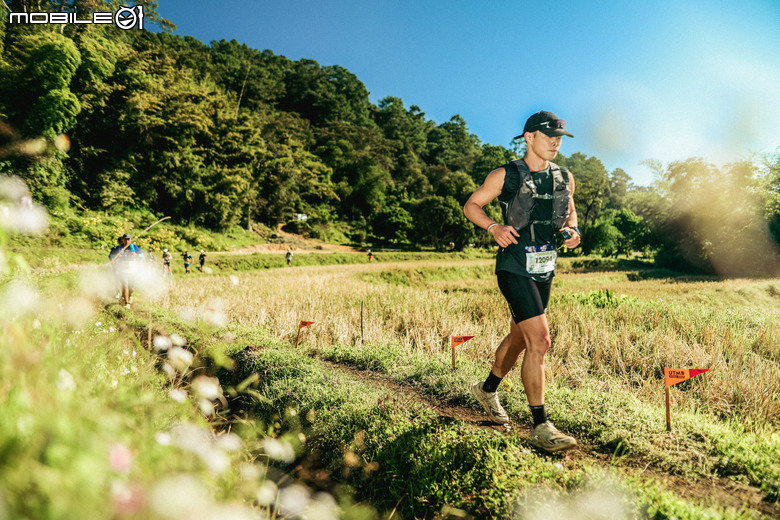 【裝備評測】跑襪愛穿長還短的？ 這雙一加長就跑越野 20km 。