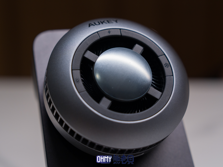 手機散熱器開箱！ AUKEY小冰充G10A 這款支援邊降溫+邊充電