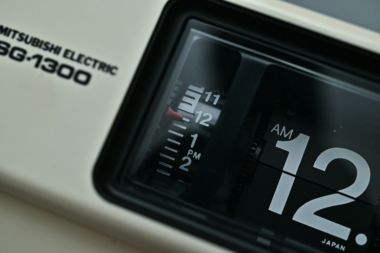[開箱]全新三菱電機 SG-1300 翻頁鐘開箱分享