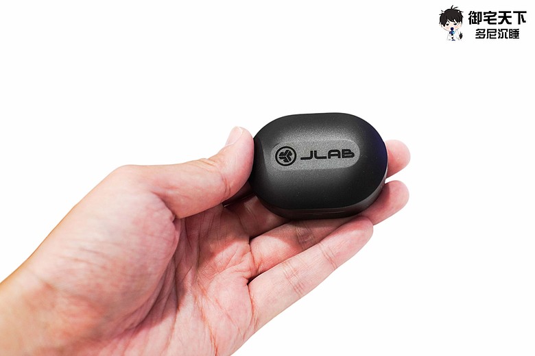 點我看大圖 開箱|JLab J1 Pods 真無線藍牙耳機 - 千元內極高性價比之作,入門日常無線耳機好選擇!