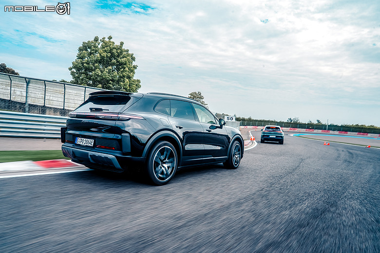 Porsche Cayenne Turbo Electric 賽道試駕｜比想像更快、更狠的純電Cayenne！