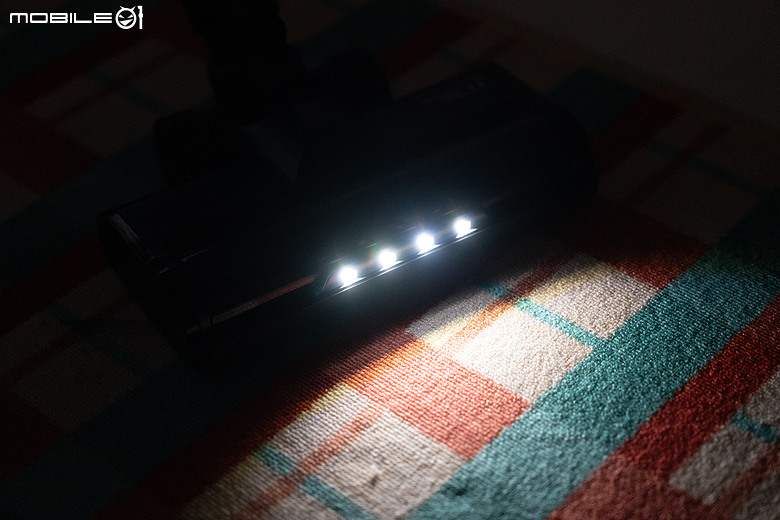 點我看大圖 Panasonic MC-SBR70 極淨光吸塵器開箱|地板乾淨看得見,雙電池 116 分鐘續航超給力!