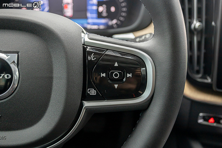 Volvo 小改款 XC60 B5 試駕｜保留核心優勢，高級感再強化！