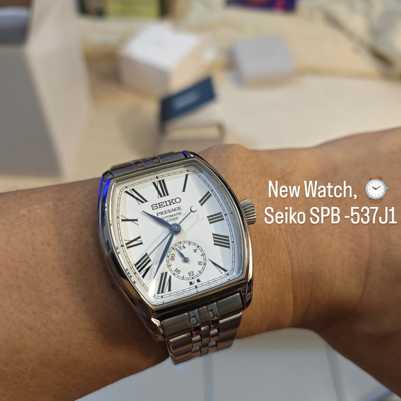 剛購入的 SEIKO Presage Classic 酒桶型琺瑯腕錶上手照