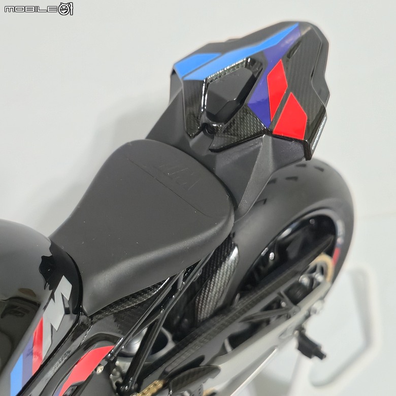 點我看大圖 🔧【模型新手也能輕鬆組 Part5】🏍️ 1/9 MENG MT-009S 1/9 BMW M1000RR 悅色版