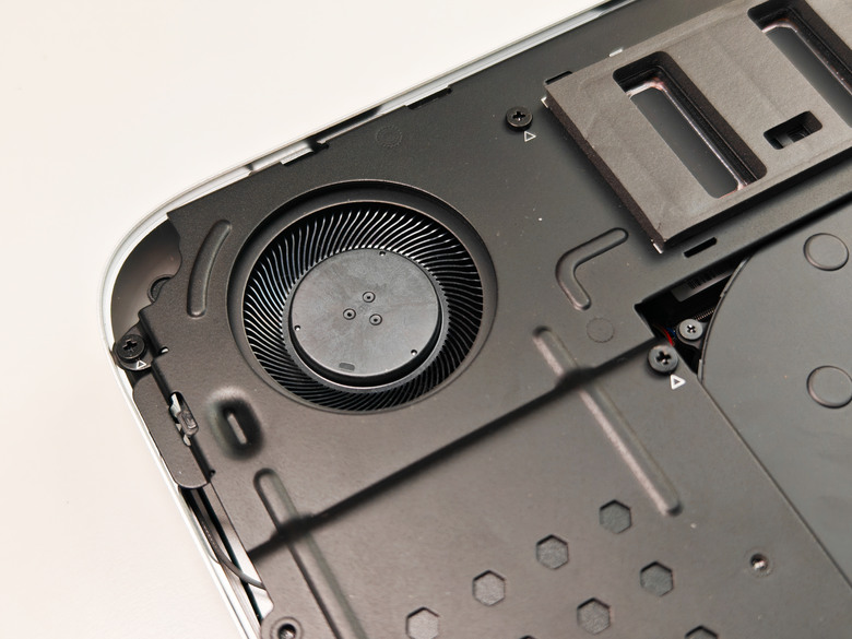Minisforum AI X1 Pro 255 迷你電腦簡單開箱