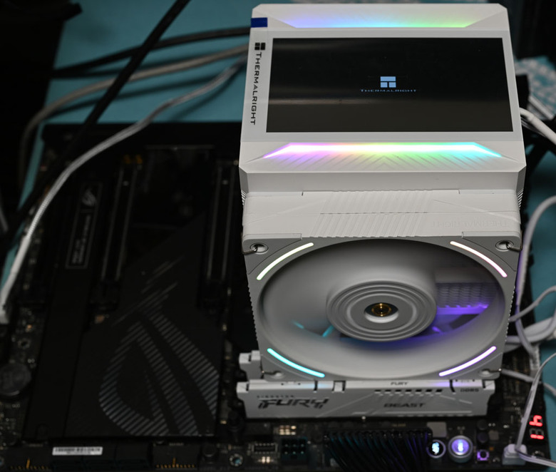 THERMALRIGHT索摩樂PEERLESS ASSASSIN 120 VISION MAX ARGB WHITE散熱器開箱