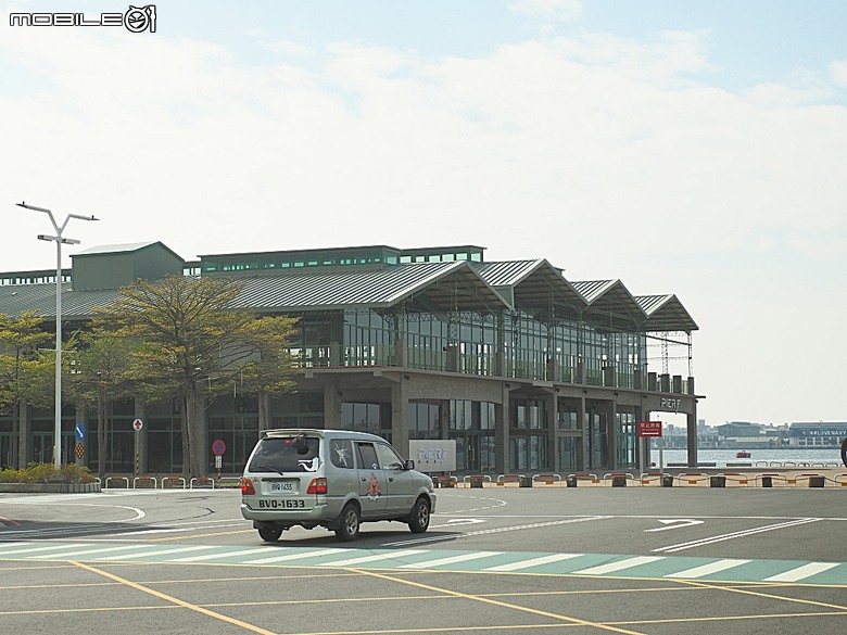 駁二藝術特區(蓬萊倉庫、大勇倉庫、大義倉庫)、大港橋、哈瑪星台灣鐵道館、典藏駁二餐廳 ARTCO、李家圓仔湯 — 冬日高雄港濱散策 駁二篇